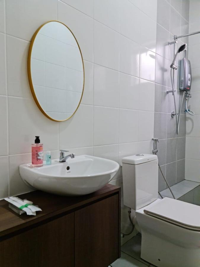 Rhr Deluxe Guesthouse Kinarut Papar Sabah - Pool View Екстер'єр фото